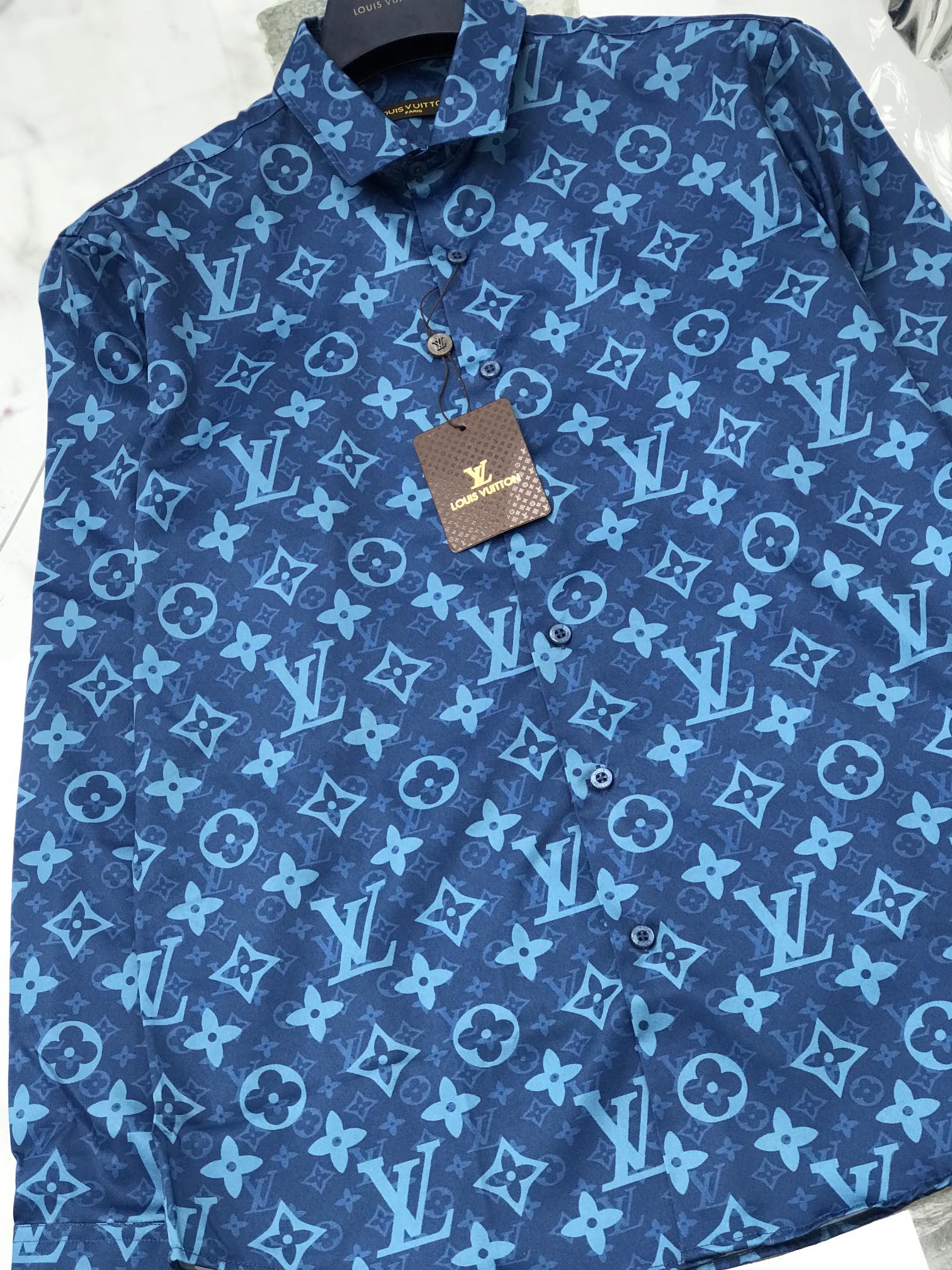 CJCR LV Leisure Shirt: Classic Style with Unique Details, Perfect for Any Season - 图片 3