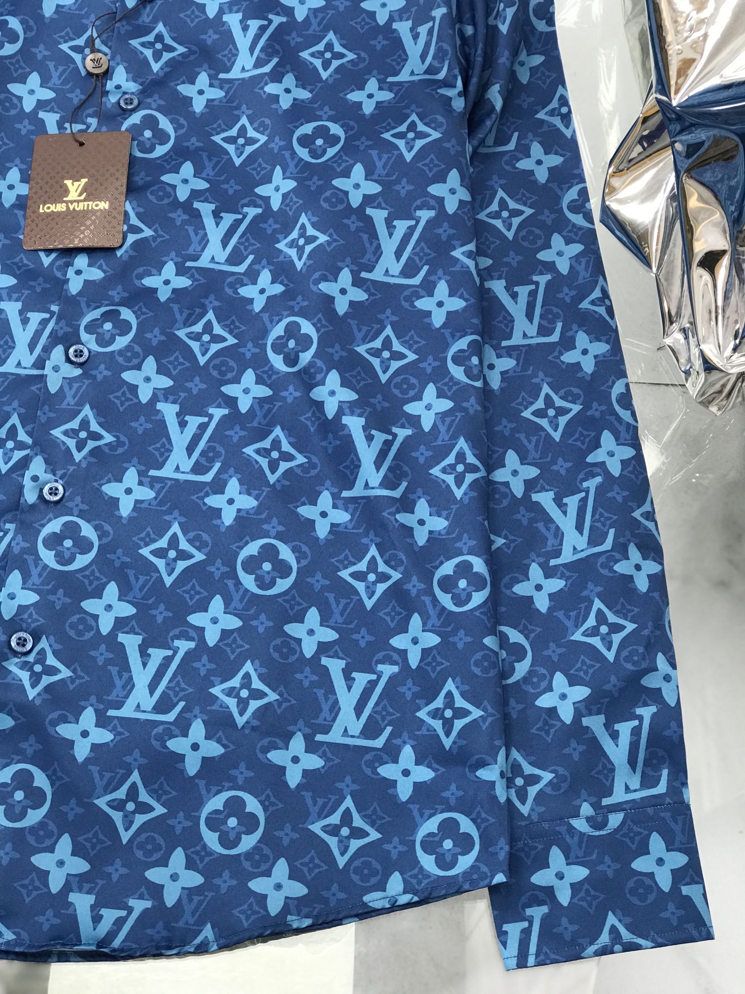 CJCR LV Leisure Shirt: Classic Style with Unique Details, Perfect for Any Season - 图片 5