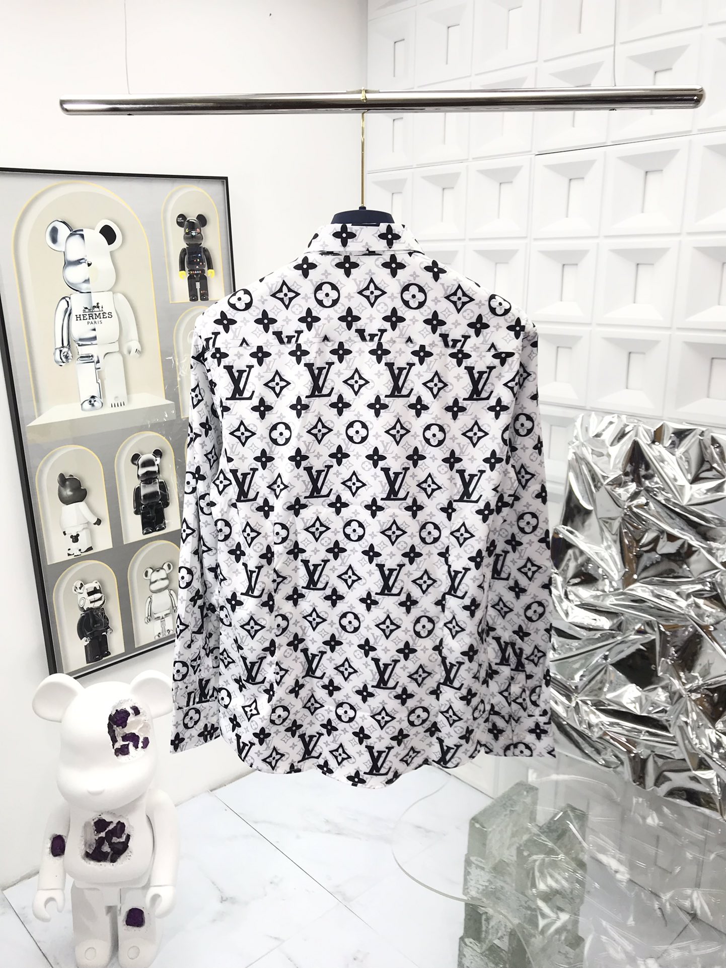 “High-Quality LV Leisure Shirt with Classic Style and Details in Every Stitch” - 图片 2