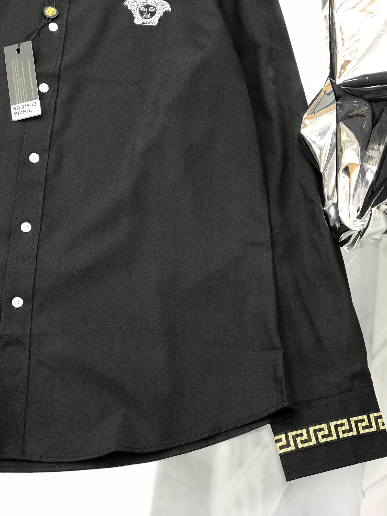 “Versace Leisure Shirt: Classic Style with Quality Details, Sizes M-3XL Available” - 图片 5