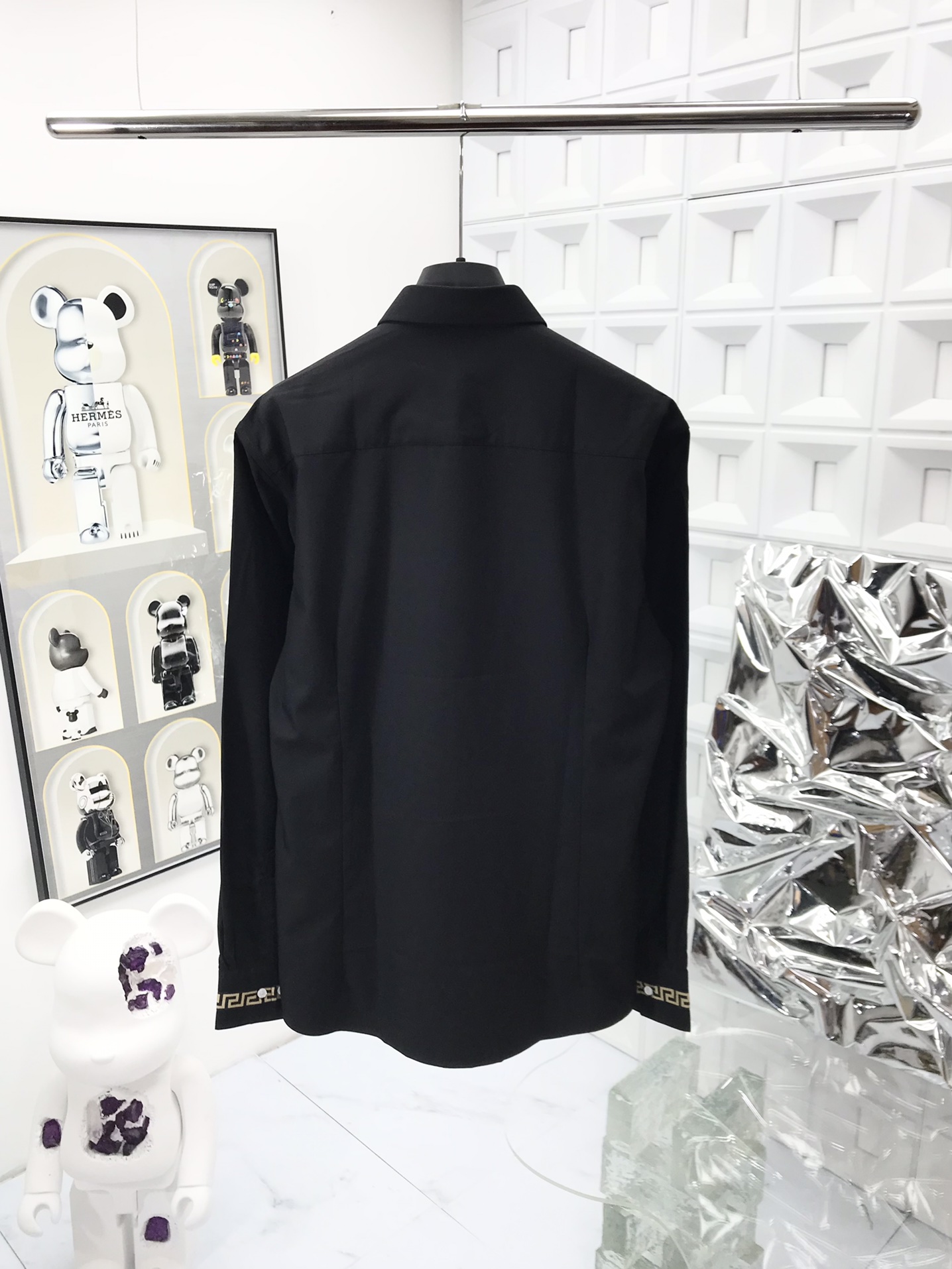 “Versace Leisure Shirt: Classic Style with Quality Details, Sizes M-3XL Available” - 图片 2