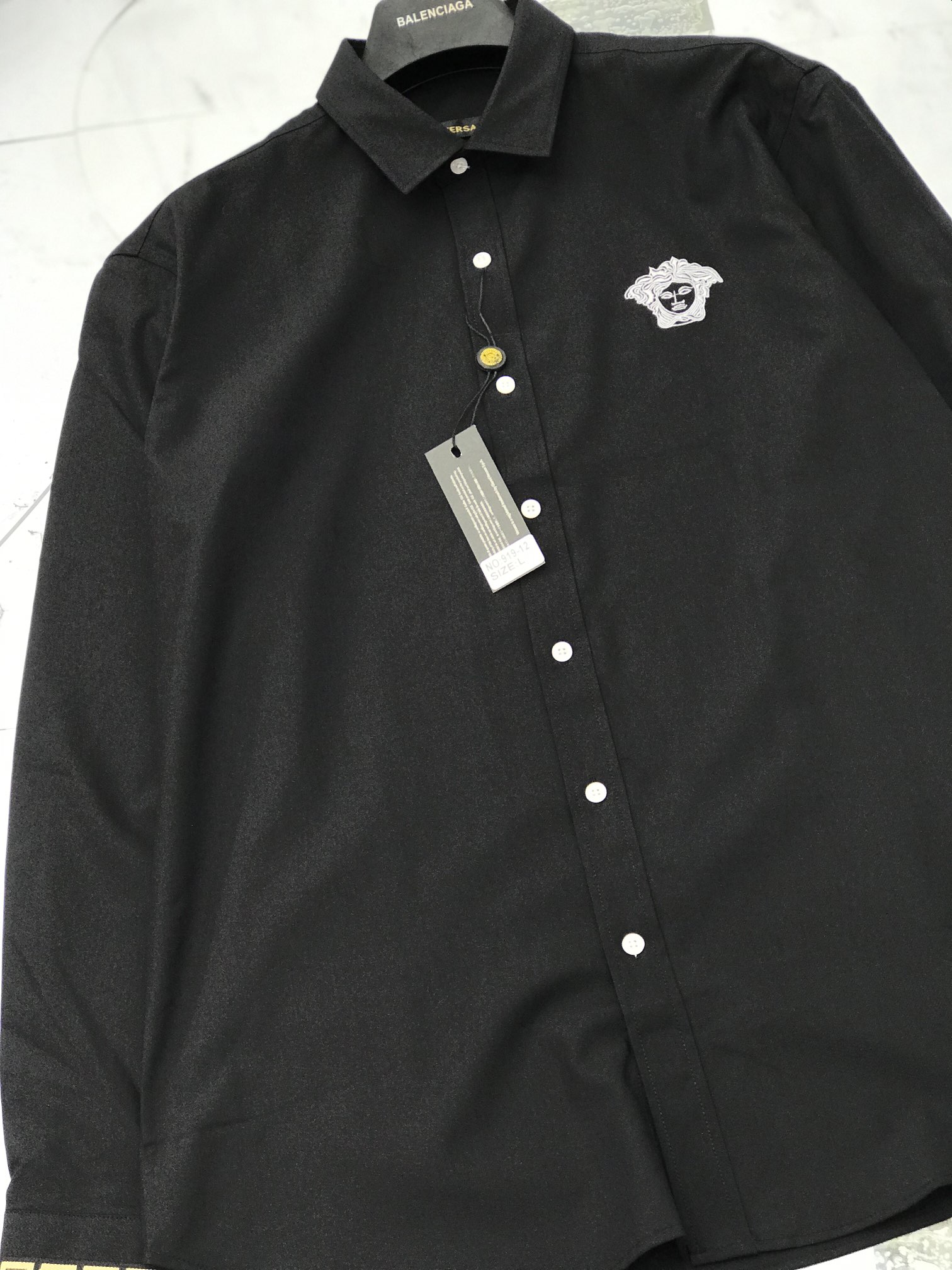 “Versace Leisure Shirt: Classic Style with Quality Details, Sizes M-3XL Available” - 图片 3