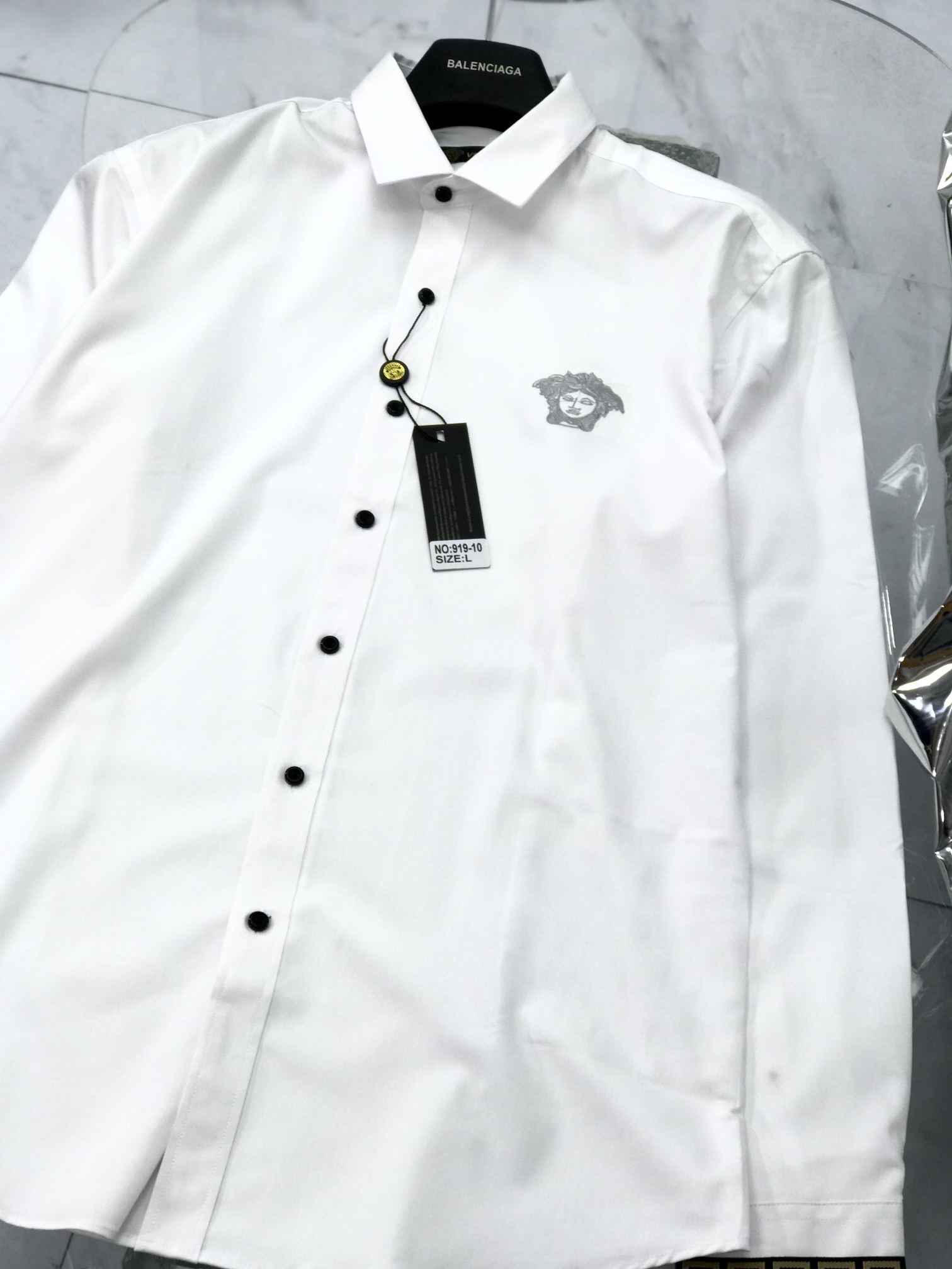High-Quality LV Leisure Shirt with Unique Details – Size M to 3XL - 图片 4