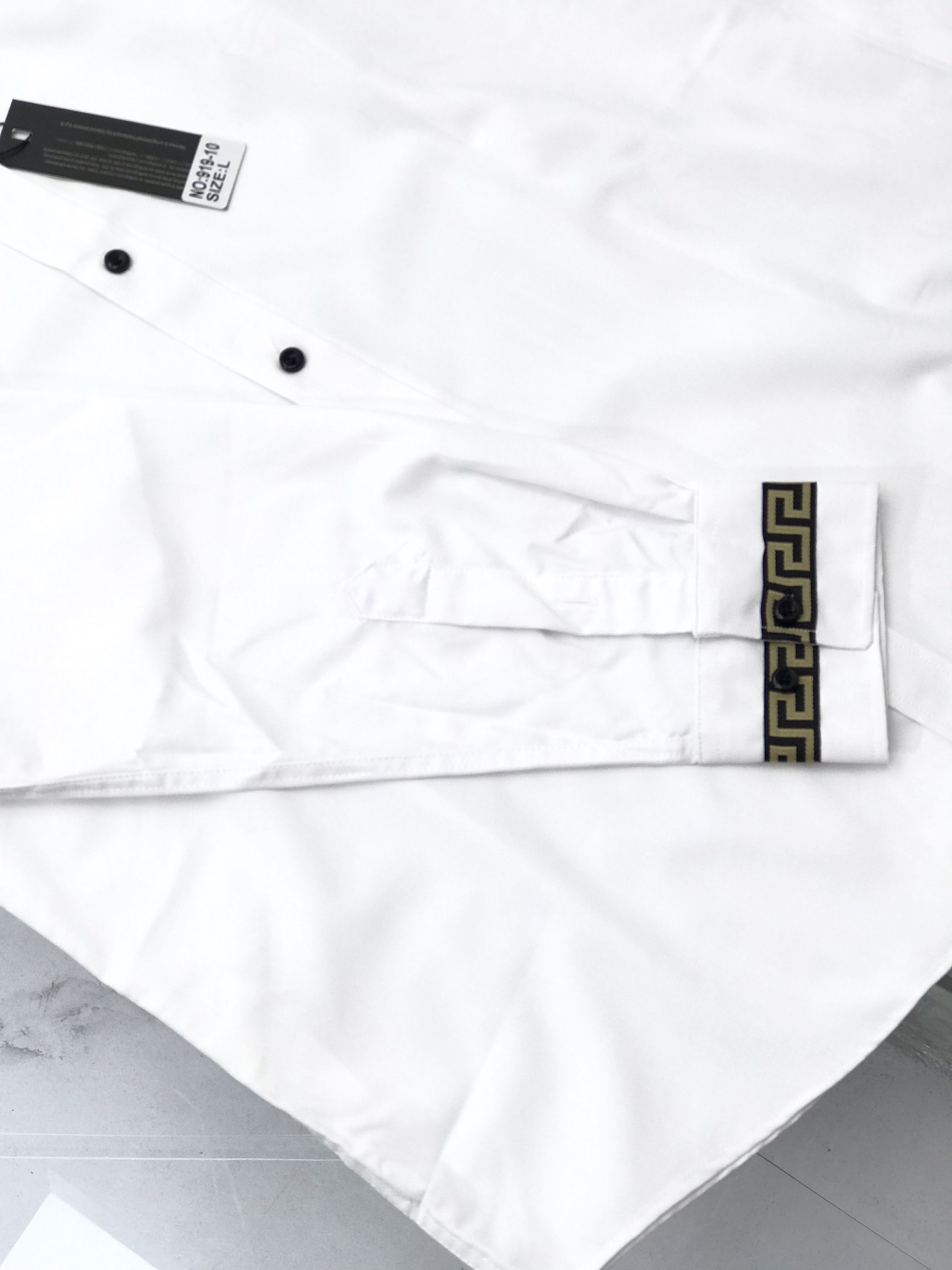High-Quality LV Leisure Shirt with Unique Details – Size M to 3XL - 图片 6