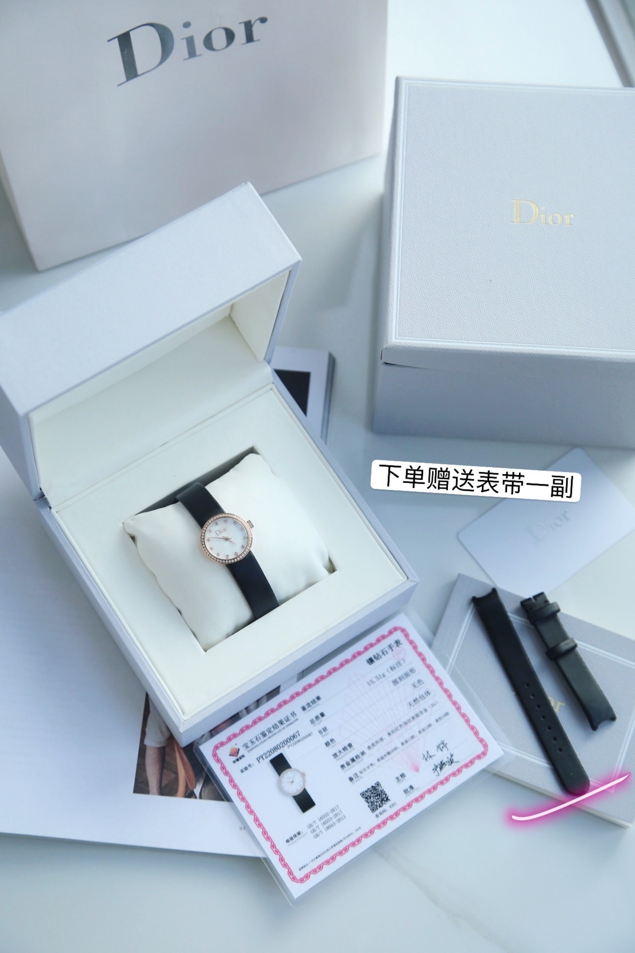 NO:390483,Dior LA D DE DIOR series quartz watches are available in three colors, including stainless steel sun pattern Fritillar disc, stainless steel black agate disc, and 18K gold black agate disc. The delicate watch diameter is 25mm, reflecting the spirit of Dior jewelry, combining professional jewelry craftsmanship and bold creativity with Swiss watchmaking technology. The bezel and crown are inlaid with real diamonds. Polished and treated Crown Princess Pointer, easy-to-disassemble black silk satin strap, real diamond-set stainless steel pin buckle buckle, anti-glare sapphire crystal mirror, stainless steel bezel full of diamond decoration, full of nobleness, original imported Swiss ETA.002 quartz movement (consistent with the counter), 30 meters waterproof, paired with original shell cover, piano paint solid wood atmospheric packaging, high-end gift. Also, an original silk satin strap is given, a very rare good product and good price!  ,dior,dior19860909迪奥LA D DE DIOR 系列石英腕表,三色可选,分别精钢太阳图案贝母盘、精钢黑玛瑙盘、18K包金黑玛瑙盘.秀气表径25mm,体现Dior迪奥珠宝精神,将专业珠宝工艺和大胆创意同瑞士制表工艺相结合.表圈和表冠镶嵌真钻.抛光处理太子妃式指针,易拆式黑色绢缎表带,镶真钻精钢针扣式表扣,防眩目蓝宝石水晶镜面,精钢表圈满镶钻石装饰,贵气尽显,原装进口瑞士ETA.002石英机芯(与专柜一致),30米防水,搭配原厂壳套,配钢琴漆实木大气包装,高端好礼.另多送一条原厂绢缎表带,十分难得的好货好价！,,dior,dior,Watch