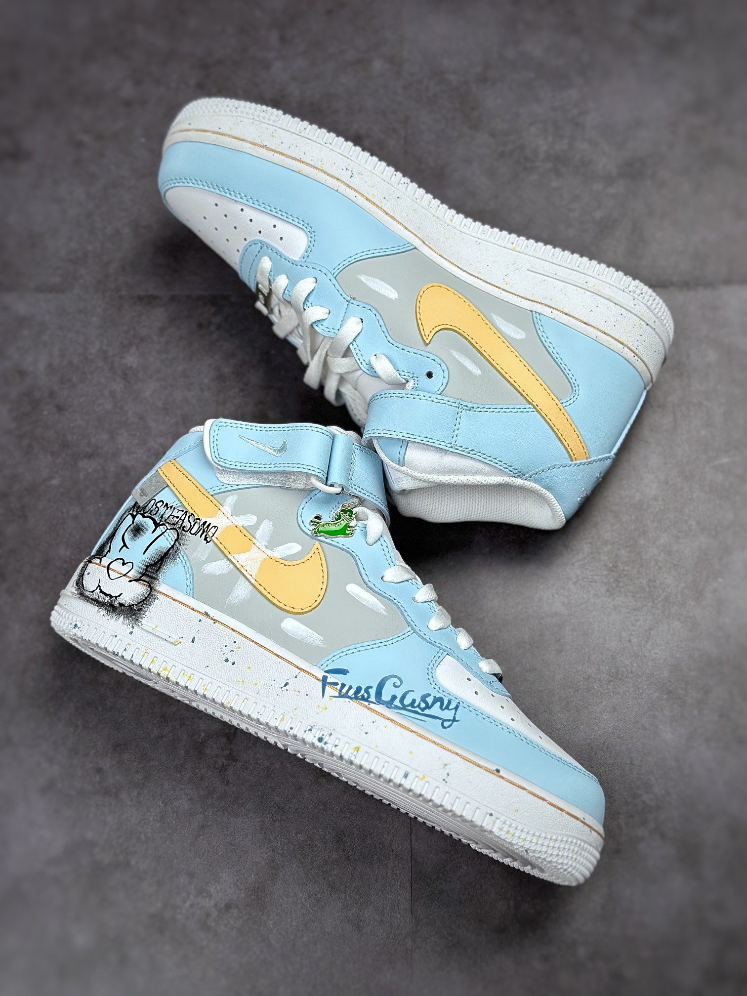 Nike Air Force 1’07 Mid 涂鸦熊 CW2289-111