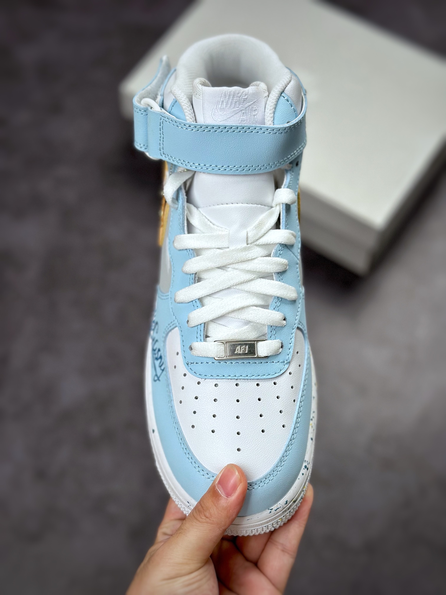 Nike Air Force 1’07 Mid 涂鸦熊 CW2289-111
