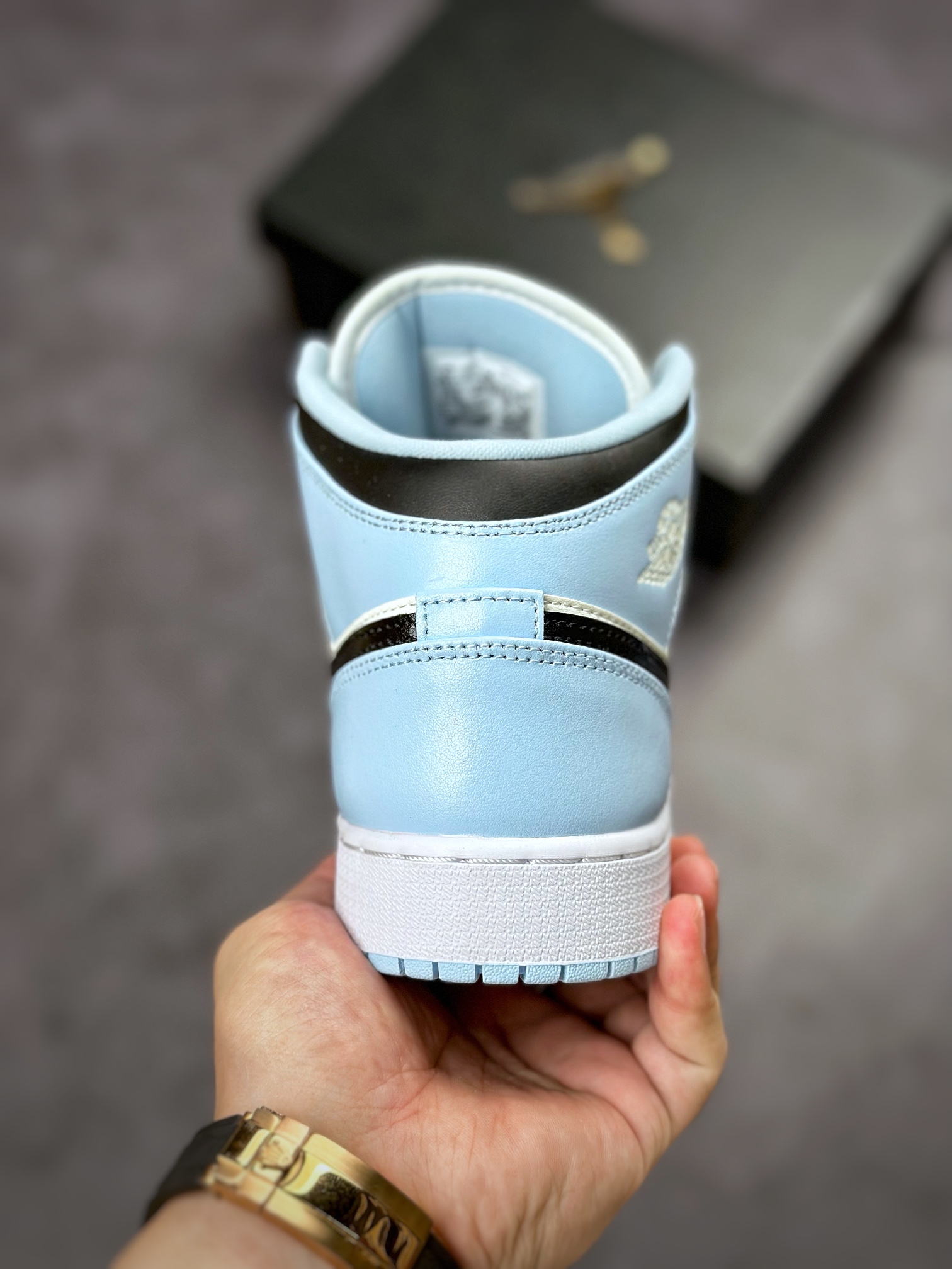 原装裸鞋级 市面最高工艺产物 Air Jordan 1 Mid 白蓝 555112-401