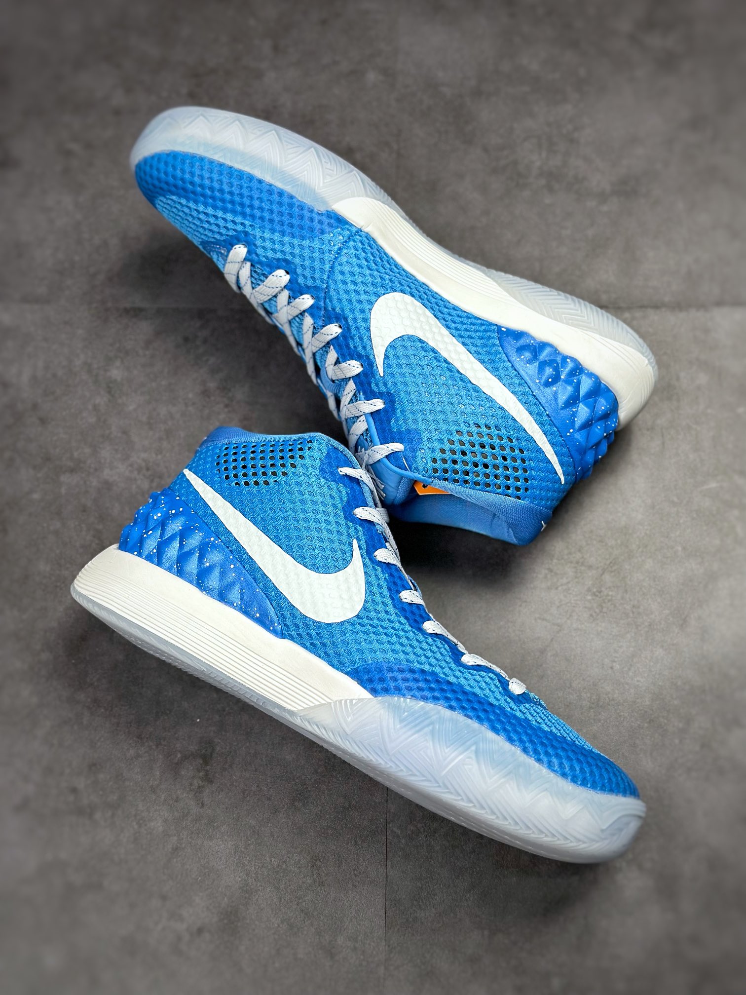 Nike Kyrie 1 凯里欧文一代实战篮球鞋 北卡蓝 705277-401