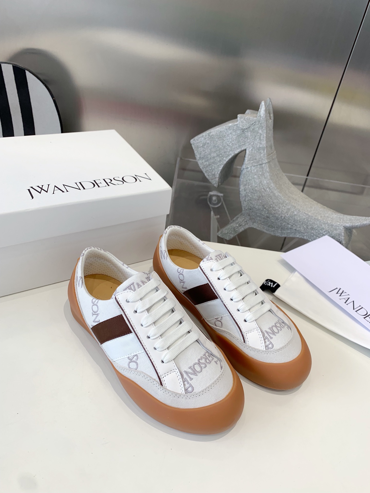 Embroidered Tarpaulin Shoe Substitute: JW Anderson Colored Insulates for Couples - 图片 3