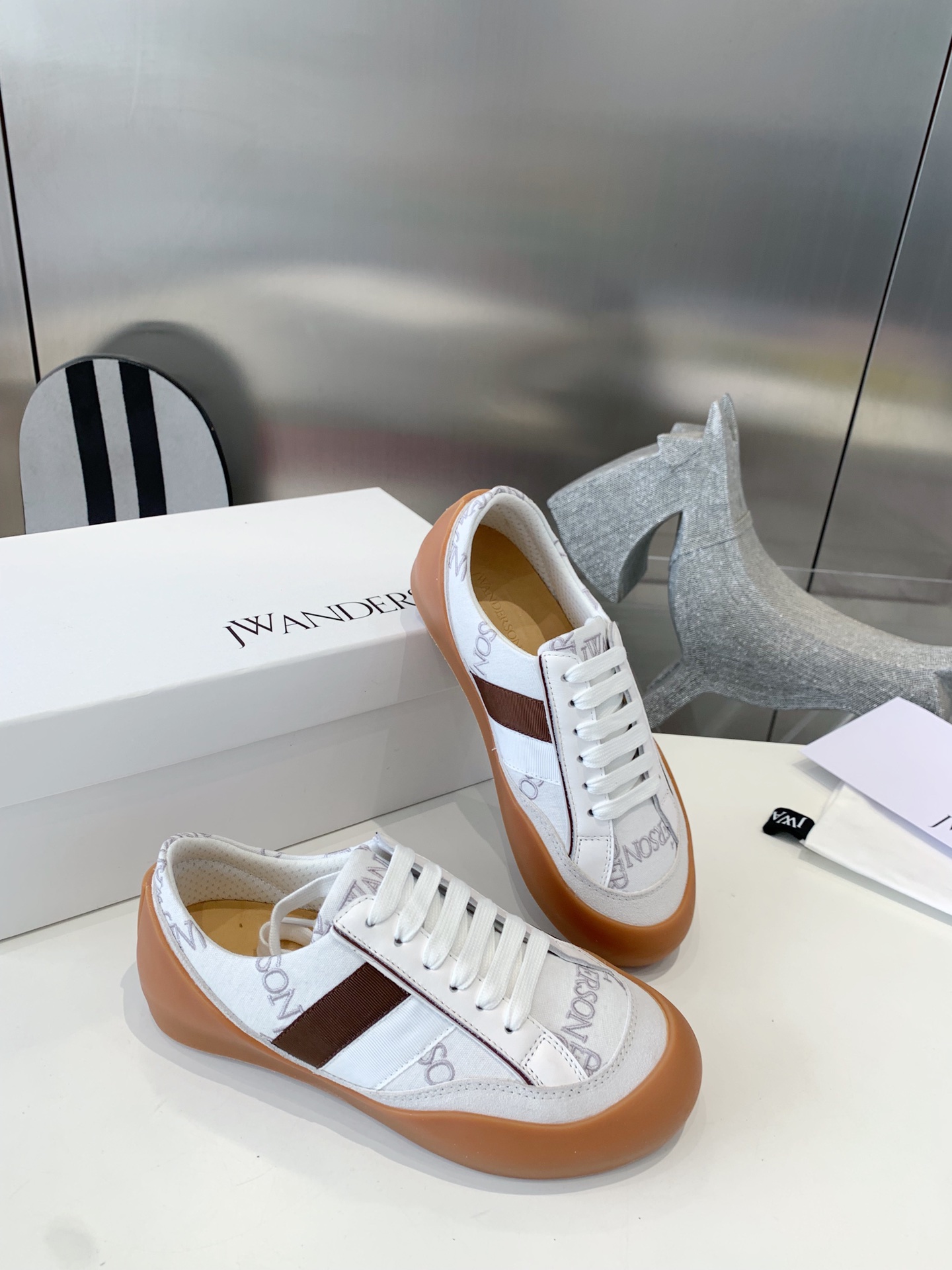Embroidered Tarpaulin Shoe Substitute: JW Anderson Colored Insulates for Couples - 图片 8
