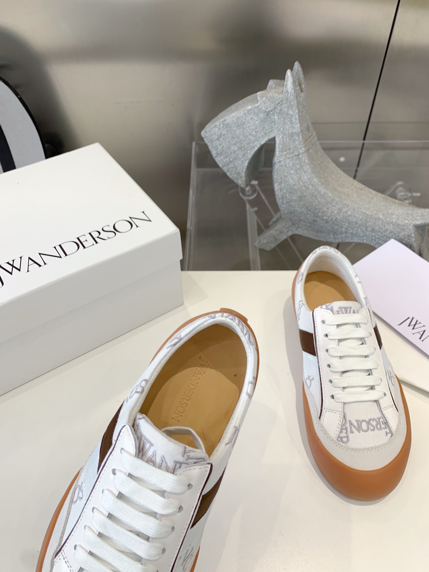 Embroidered Tarpaulin Shoe Substitute: JW Anderson Colored Insulates for Couples - 图片 5