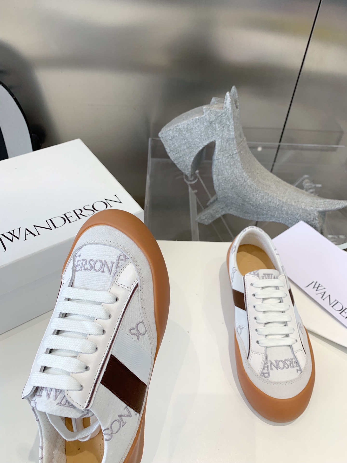 Embroidered Tarpaulin Shoe Substitute: JW Anderson Colored Insulates for Couples - 图片 7