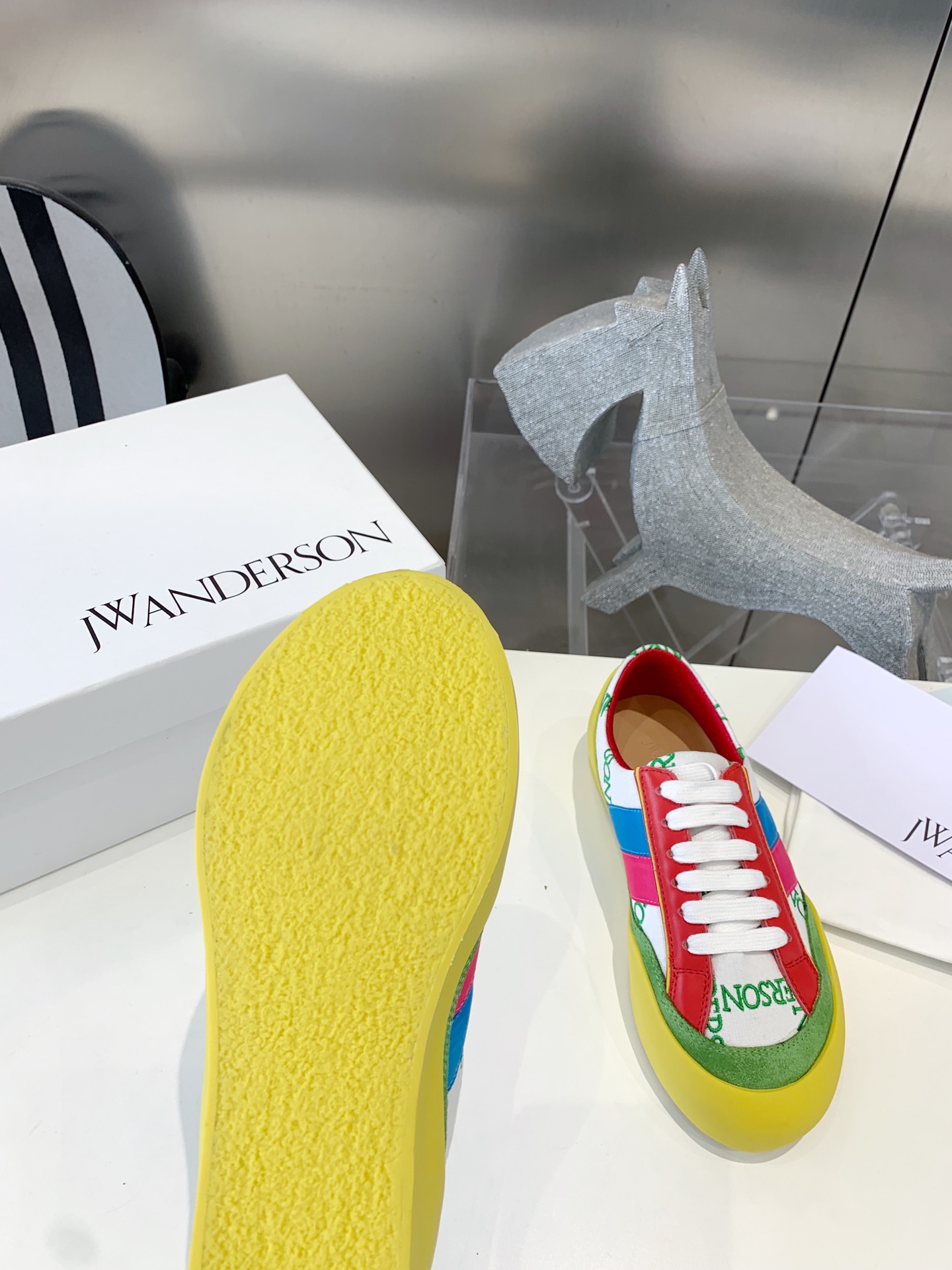 Embroidered JW Anderson Tarpaulin Shoes: High Return Rate, Impeccable Details - 图片 6