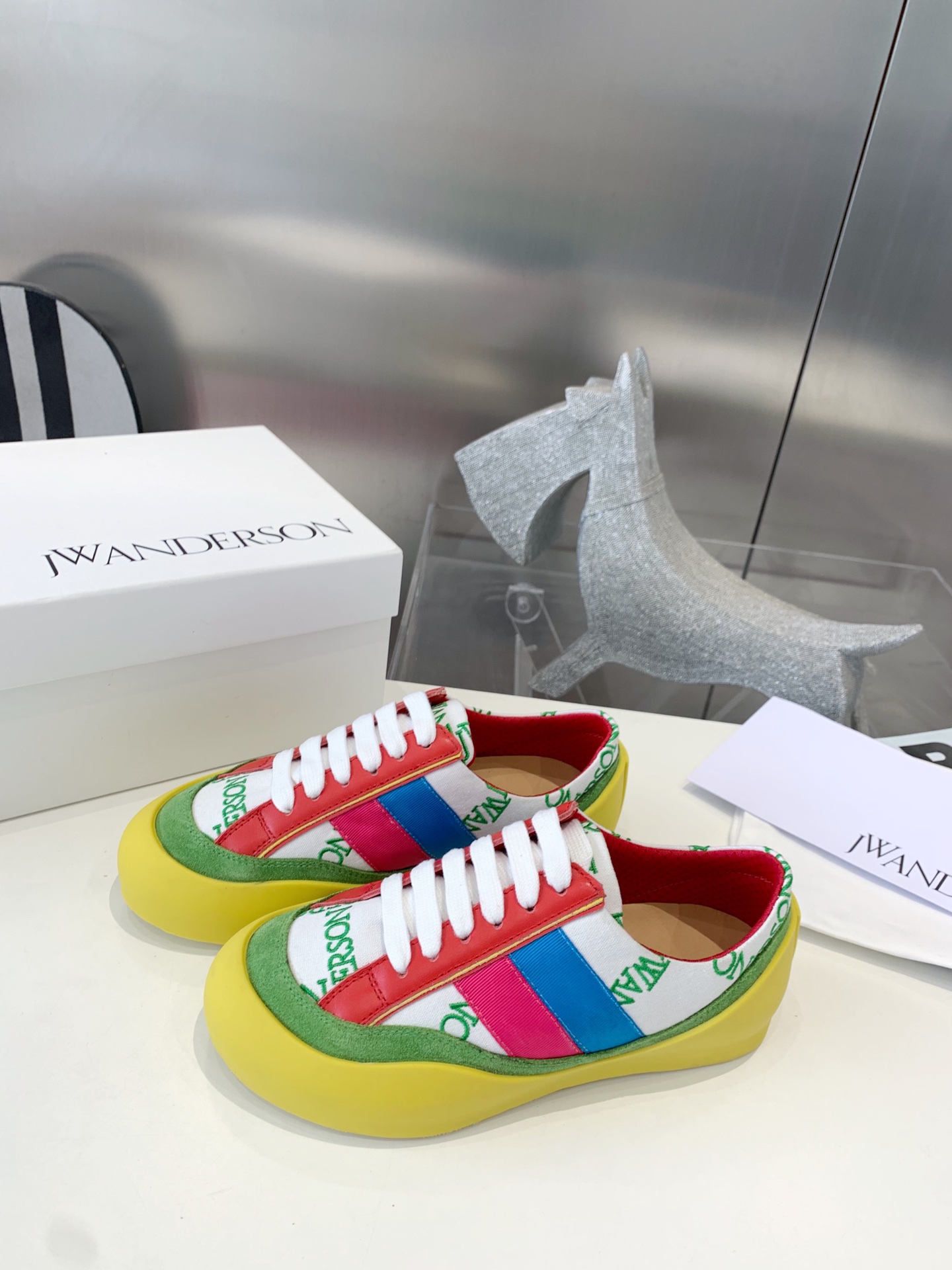 Embroidered JW Anderson Tarpaulin Shoes: High Return Rate, Impeccable Details - 图片 2