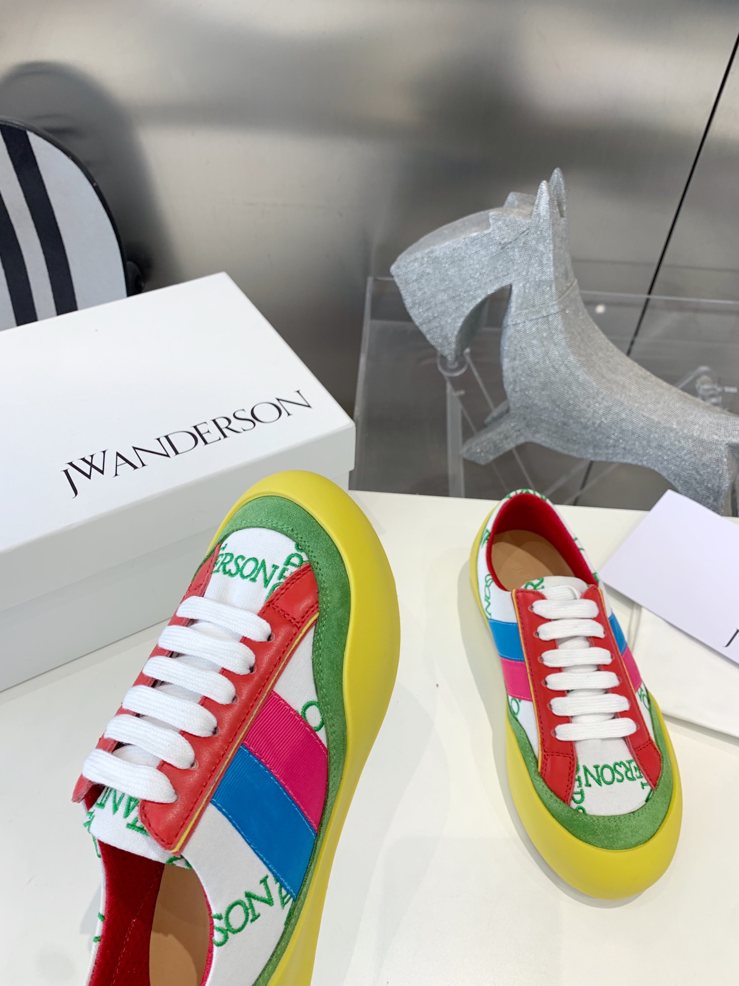 Embroidered JW Anderson Tarpaulin Shoes: High Return Rate, Impeccable Details - 图片 7