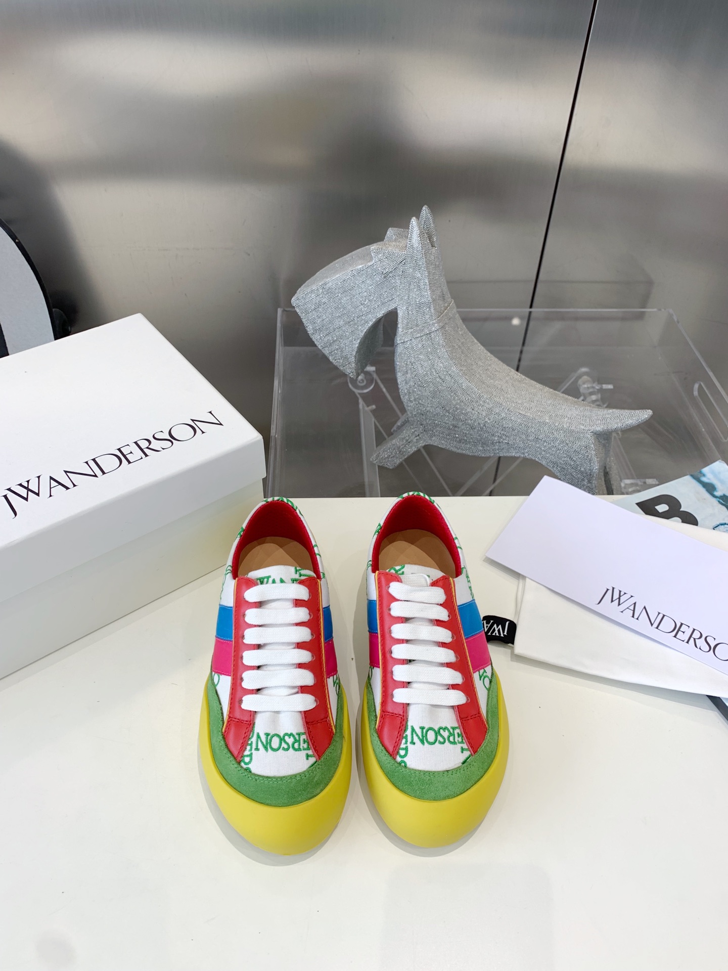 Embroidered JW Anderson Tarpaulin Shoes: High Return Rate, Impeccable Details - 图片 1