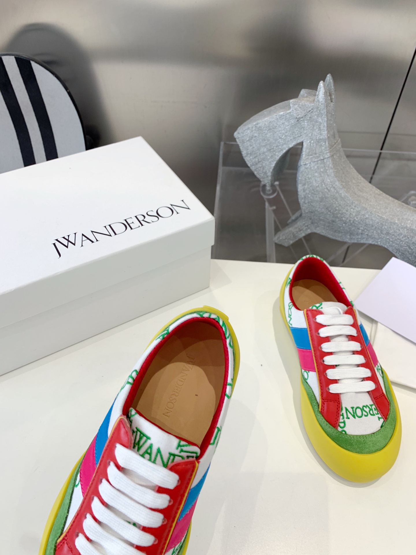 Embroidered JW Anderson Tarpaulin Shoes: High Return Rate, Impeccable Details - 图片 5