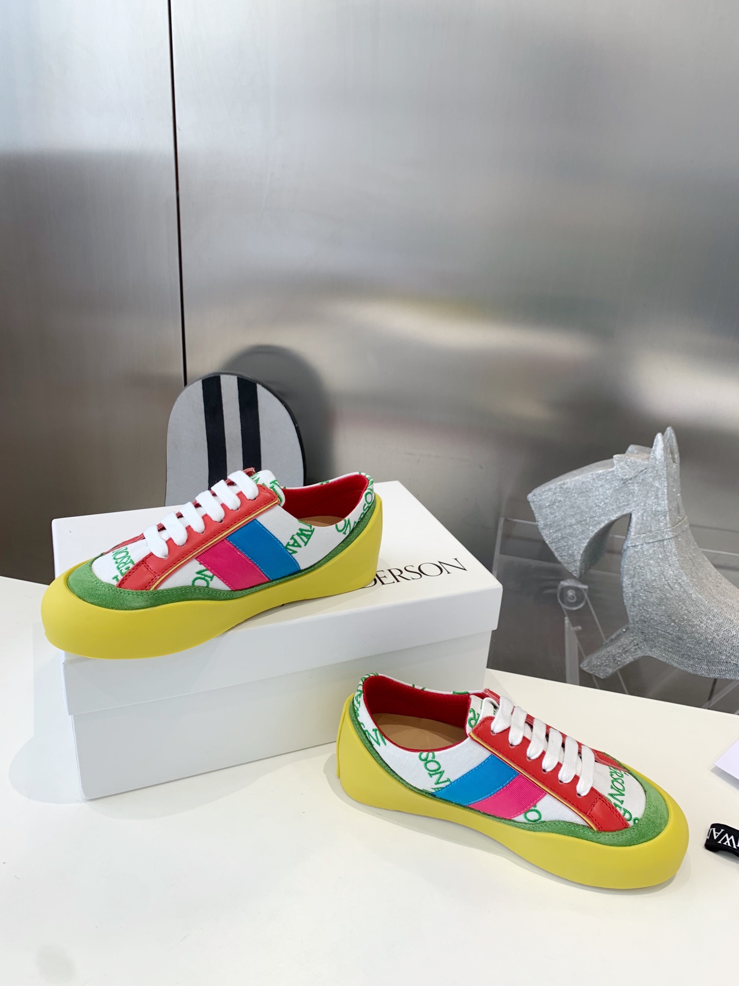 Embroidered JW Anderson Tarpaulin Shoes: High Return Rate, Impeccable Details - 图片 8