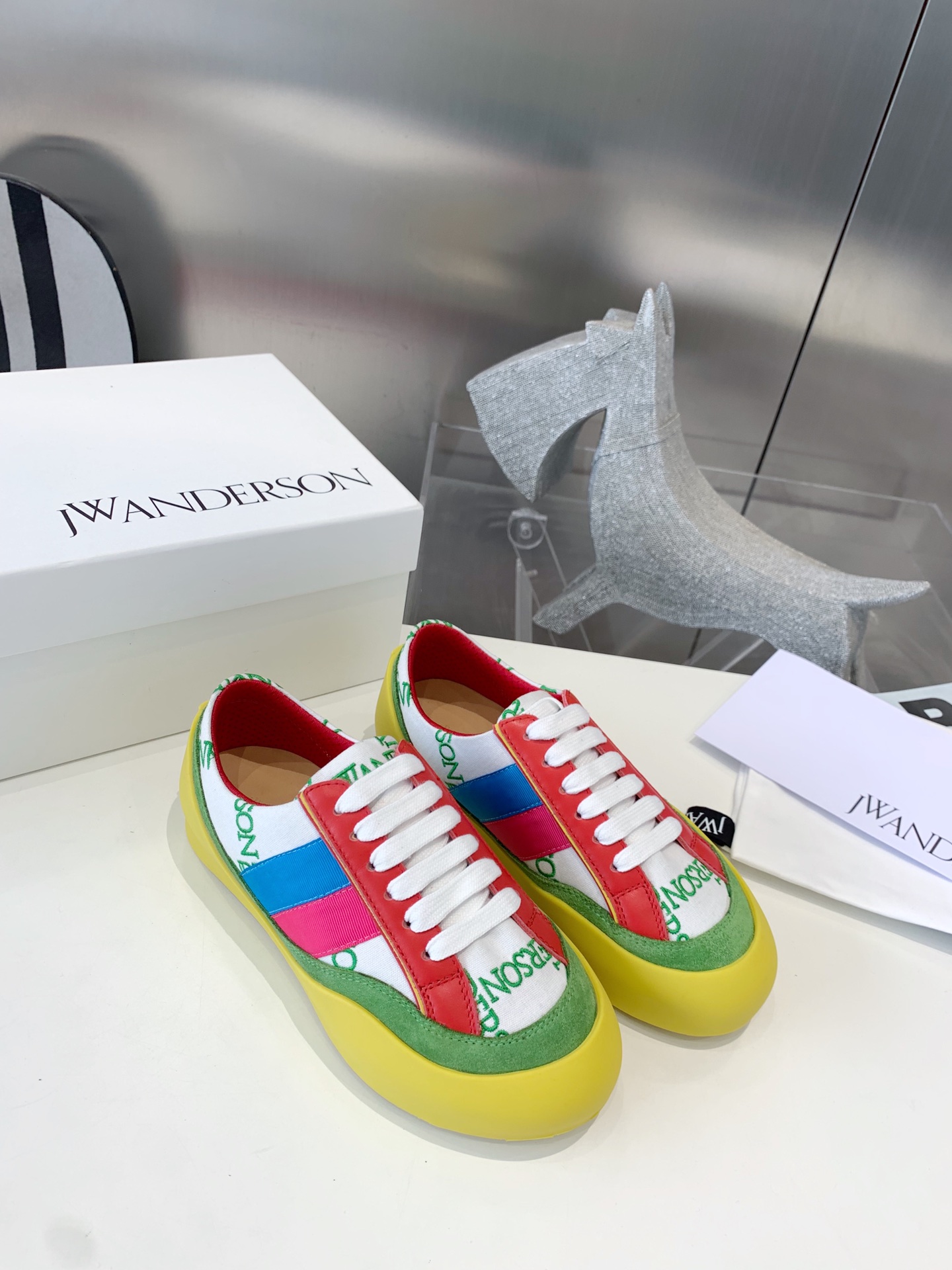 Embroidered JW Anderson Tarpaulin Shoes: High Return Rate, Impeccable Details - 图片 3