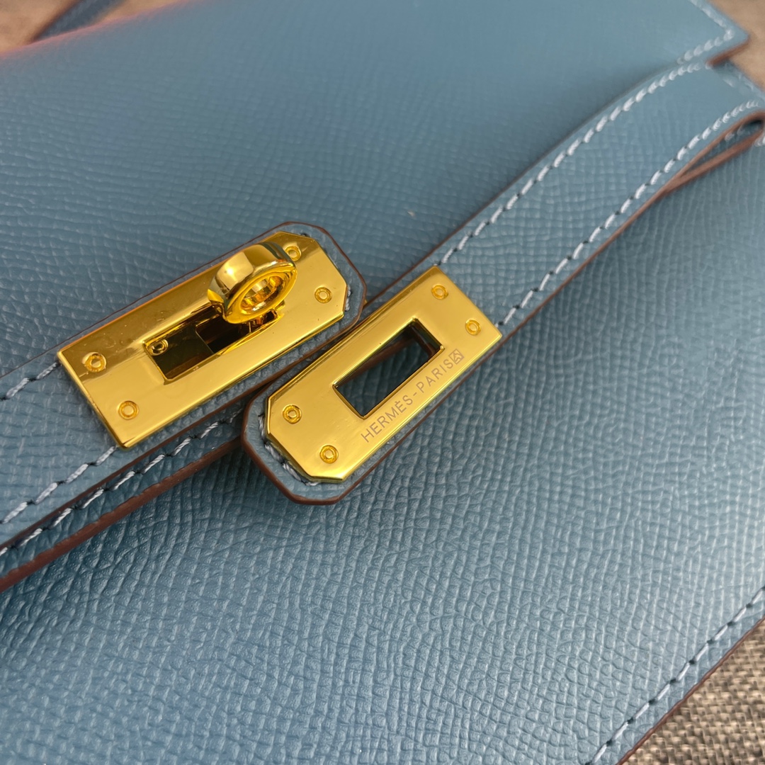 最新款。 爱马仕HERMES kelly 款单肩斜挎包 材质:手掌纹牛皮 尺寸:24*13.5*6cm 型号:362金 最新款。 爱马仕HERMES kelly 款单肩斜挎包 材质:手掌纹牛皮 尺寸:24*13.5*6cm 型号:362金