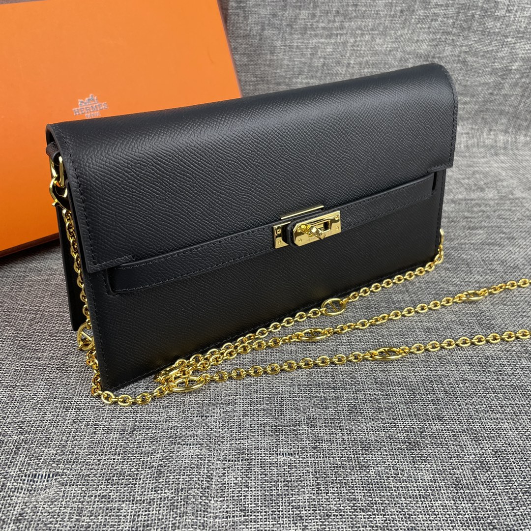最新款。 爱马仕HERMES kelly 款单肩斜挎包 材质:手掌纹牛皮 尺寸:24*13.5*6cm 型号:362金 最新款。 爱马仕HERMES kelly 款单肩斜挎包 材质:手掌纹牛皮 尺寸:24*13.5*6cm 型号:362金
