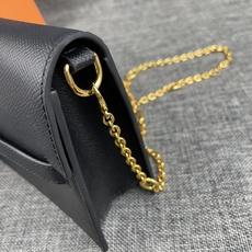最新款。 爱马仕HERMES kelly 款单肩斜挎包 材质:手掌纹牛皮 尺寸:24*13.5*6cm 型号:362金 最新款。 爱马仕HERMES kelly 款单肩斜挎包 材质:手掌纹牛皮 尺寸:24*13.5*6cm 型号:362金