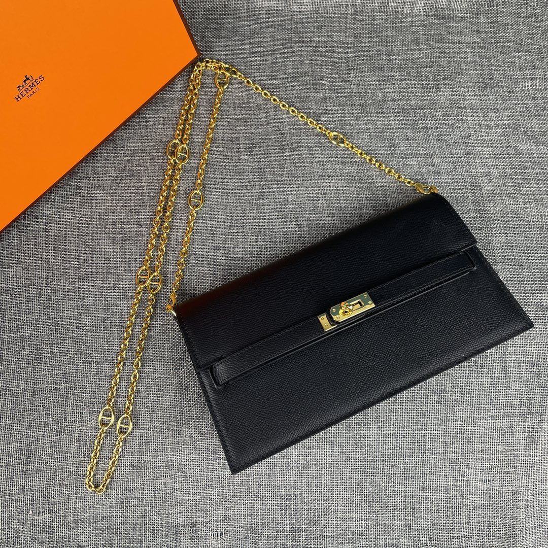最新款。 爱马仕HERMES kelly 款单肩斜挎包 材质:手掌纹牛皮 尺寸:24*13.5*6cm 型号:362金 最新款。 爱马仕HERMES kelly 款单肩斜挎包 材质:手掌纹牛皮 尺寸:24*13.5*6cm 型号:362金