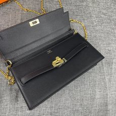 最新款。 爱马仕HERMES kelly 款单肩斜挎包 材质:手掌纹牛皮 尺寸:24*13.5*6cm 型号:362金 最新款。 爱马仕HERMES kelly 款单肩斜挎包 材质:手掌纹牛皮 尺寸:24*13.5*6cm 型号:362金