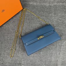 最新款。 爱马仕HERMES kelly 款单肩斜挎包 材质:手掌纹牛皮 尺寸:24*13.5*6cm 型号:362金 最新款。 爱马仕HERMES kelly 款单肩斜挎包 材质:手掌纹牛皮 尺寸:24*13.5*6cm 型号:362金