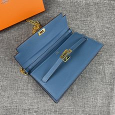 最新款。 爱马仕HERMES kelly 款单肩斜挎包 材质:手掌纹牛皮 尺寸:24*13.5*6cm 型号:362金 最新款。 爱马仕HERMES kelly 款单肩斜挎包 材质:手掌纹牛皮 尺寸:24*13.5*6cm 型号:362金