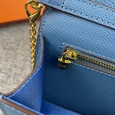 最新款。 爱马仕HERMES kelly 款单肩斜挎包 材质:手掌纹牛皮 尺寸:24*13.5*6cm 型号:362金 最新款。 爱马仕HERMES kelly 款单肩斜挎包 材质:手掌纹牛皮 尺寸:24*13.5*6cm 型号:362金