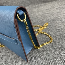 最新款。 爱马仕HERMES kelly 款单肩斜挎包 材质:手掌纹牛皮 尺寸:24*13.5*6cm 型号:362金 最新款。 爱马仕HERMES kelly 款单肩斜挎包 材质:手掌纹牛皮 尺寸:24*13.5*6cm 型号:362金