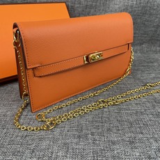 最新款。 爱马仕HERMES kelly 款单肩斜挎包 材质:手掌纹牛皮 尺寸:24*13.5*6cm 型号:362金 最新款。 爱马仕HERMES kelly 款单肩斜挎包 材质:手掌纹牛皮 尺寸:24*13.5*6cm 型号:362金