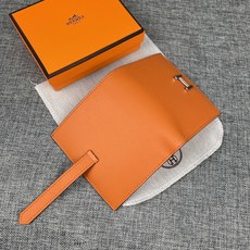 【Hermes 原单 】。 爱马仕新款纯色皮革口袋竖款钱包 💋专柜对版复刻,原版五金,内有原厂代工码 💋手感柔软🎉油 【Hermes 原单 】。 爱马仕新款纯色皮革口袋竖款钱包 💋专柜对版复刻,原版五金,内有原厂代工码 💋手感柔软🎉油