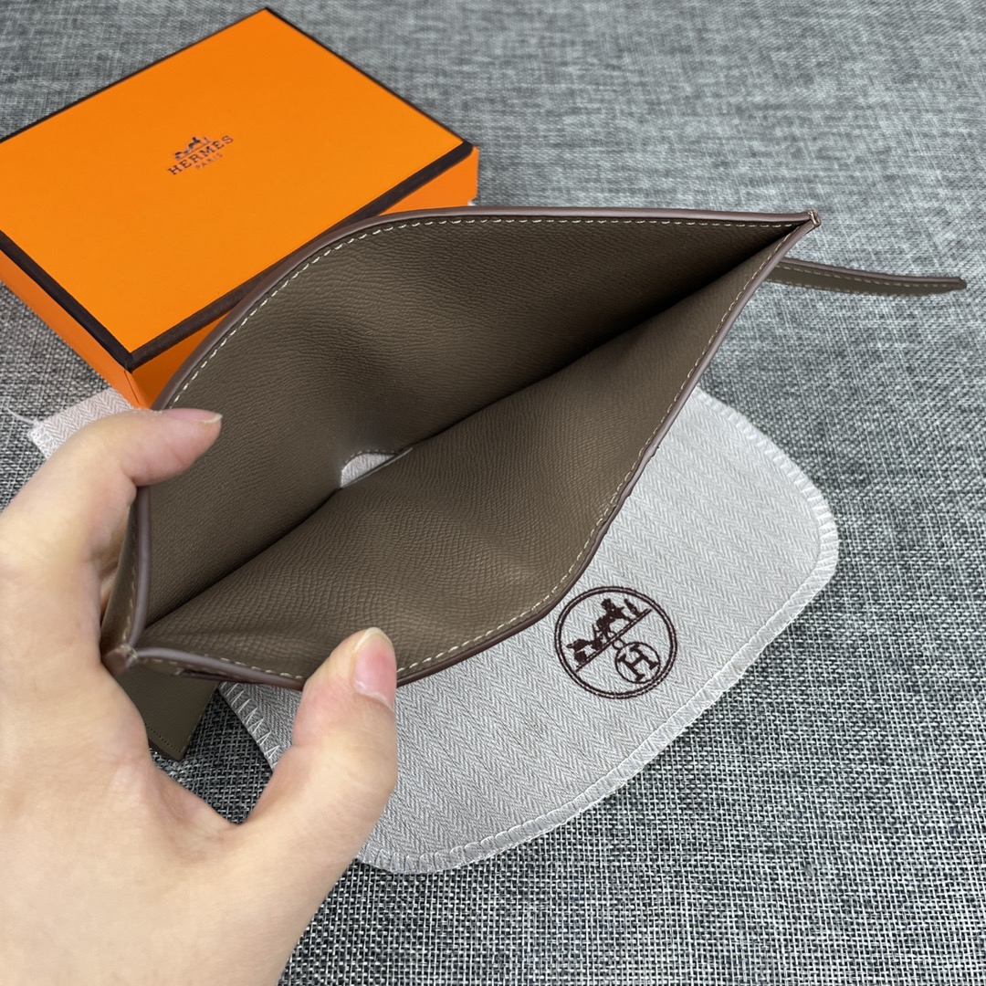 【Hermes  原单 】。 爱马仕新款纯色皮革口袋竖款钱包  💋专柜对版复刻，原版五金，内有原厂代工码 💋手感柔软🎉油