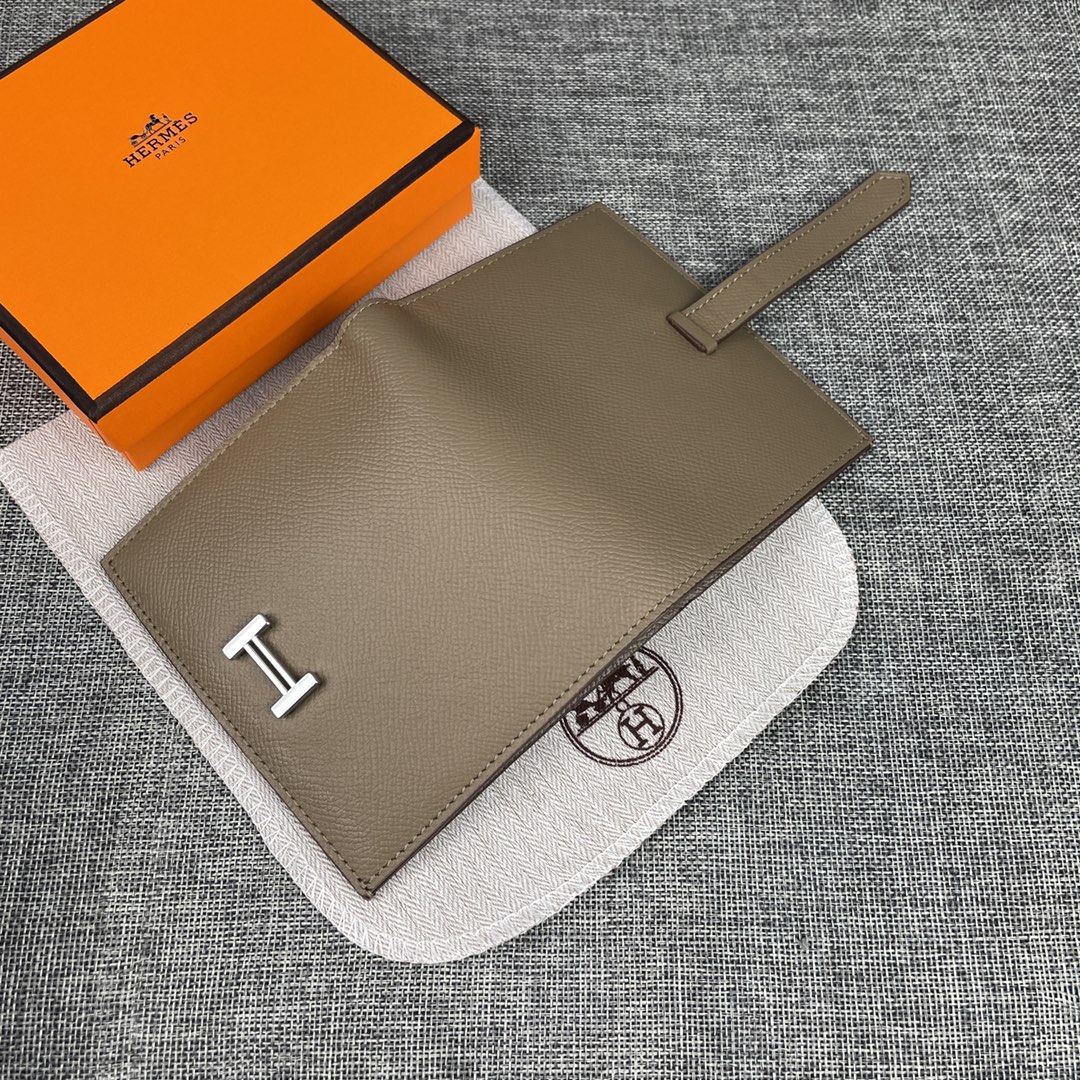 【Hermes  原单 】。 爱马仕新款纯色皮革口袋竖款钱包  💋专柜对版复刻，原版五金，内有原厂代工码 💋手感柔软🎉油