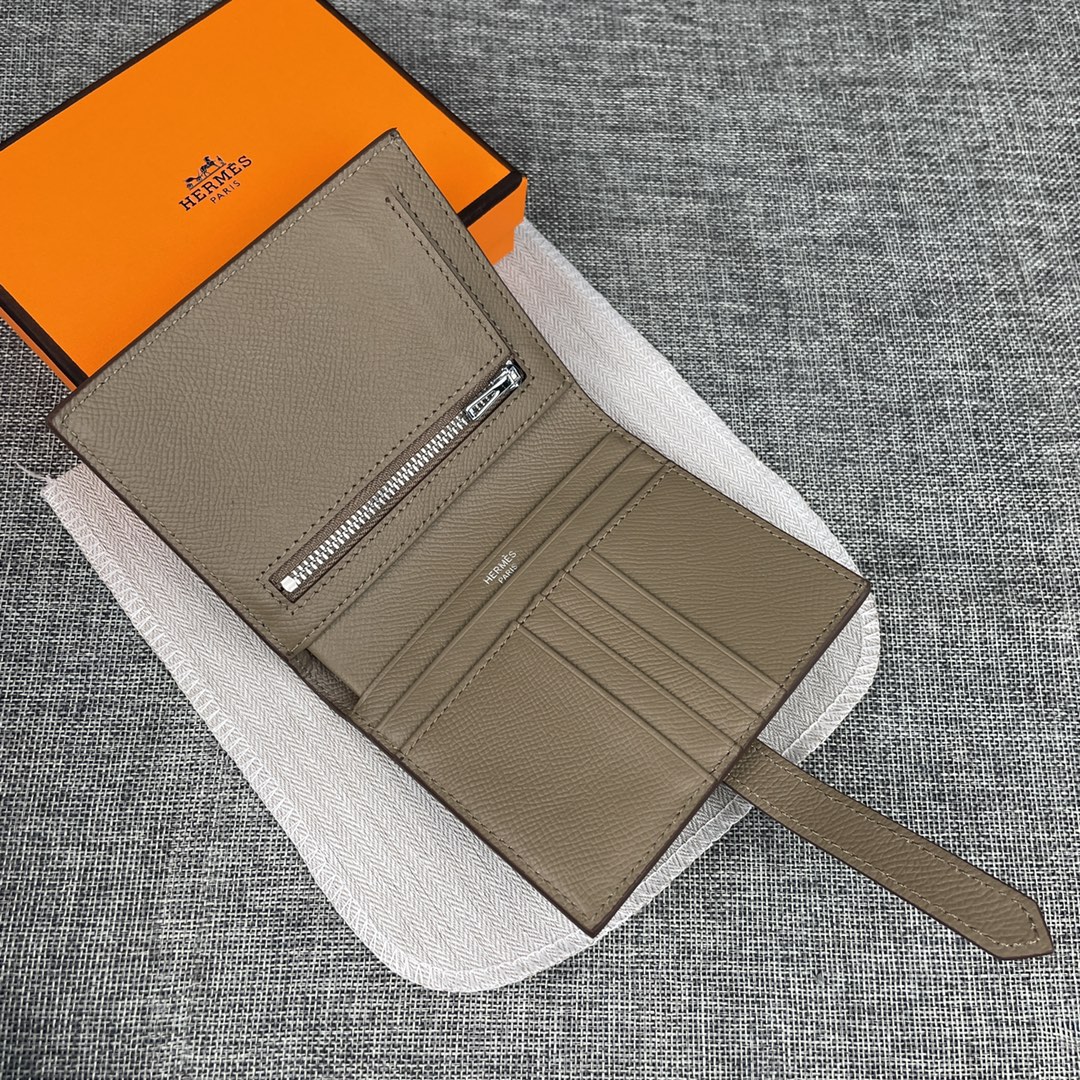 【Hermes  原单 】。 爱马仕新款纯色皮革口袋竖款钱包  💋专柜对版复刻，原版五金，内有原厂代工码 💋手感柔软🎉油