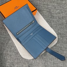 【Hermes 原单 】。 爱马仕新款纯色皮革口袋竖款钱包 💋专柜对版复刻,原版五金,内有原厂代工码 💋手感柔软🎉油 【Hermes 原单 】。 爱马仕新款纯色皮革口袋竖款钱包 💋专柜对版复刻,原版五金,内有原厂代工码 💋手感柔软🎉油
