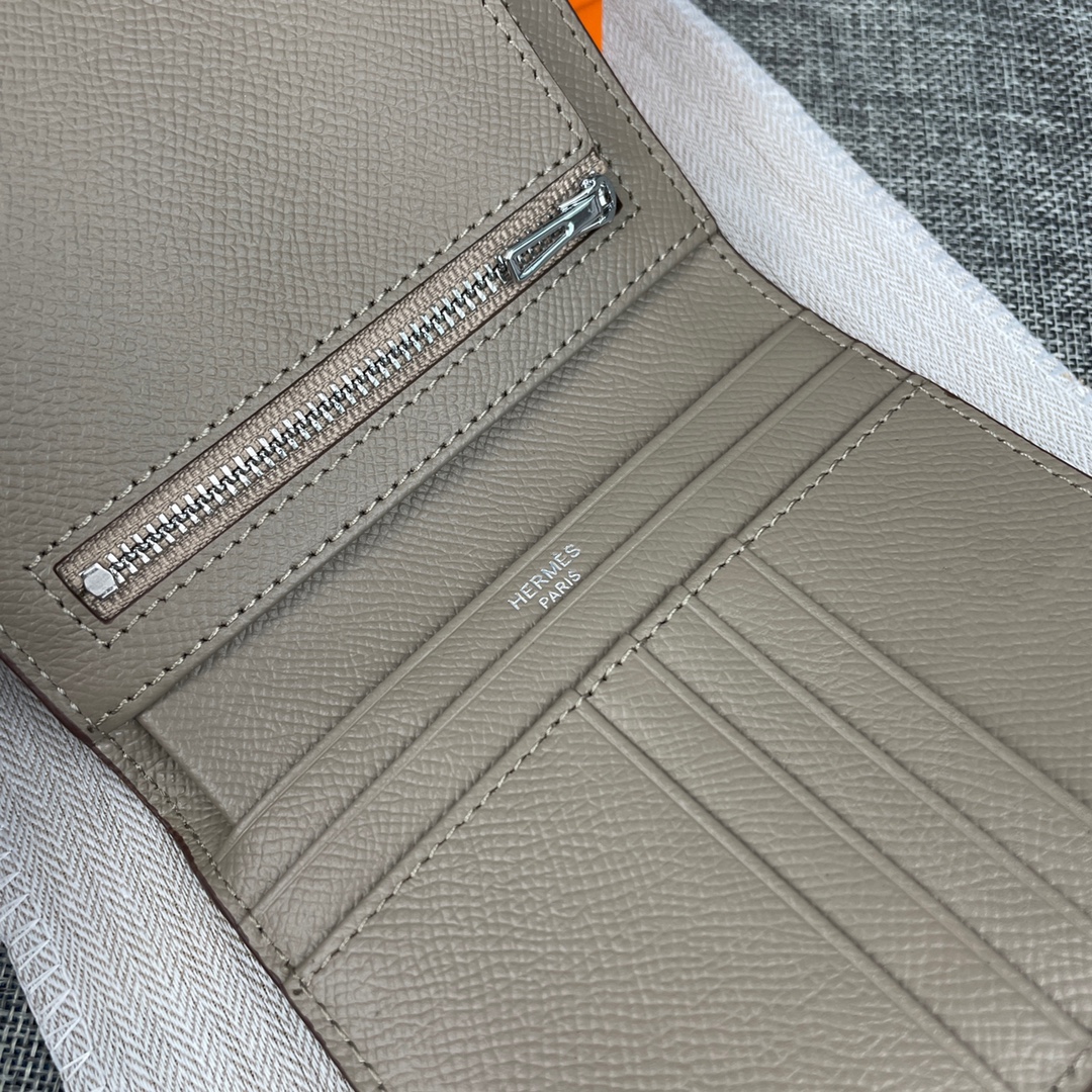 【Hermes 原单 】。 爱马仕新款纯色皮革口袋竖款钱包 💋专柜对版复刻,原版五金,内有原厂代工码 💋手感柔软🎉油 【Hermes 原单 】。 爱马仕新款纯色皮革口袋竖款钱包 💋专柜对版复刻,原版五金,内有原厂代工码 💋手感柔软🎉油
