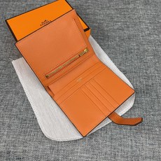 【Hermes 原单 】。 爱马仕新款纯色皮革口袋竖款钱包 💋专柜对版复刻,原版五金,内有原厂代工码 💋手感柔软🎉油 【Hermes 原单 】。 爱马仕新款纯色皮革口袋竖款钱包 💋专柜对版复刻,原版五金,内有原厂代工码 💋手感柔软🎉油