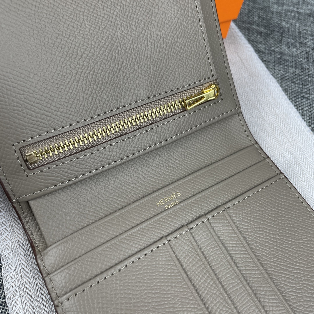 【Hermes 原单 】。 爱马仕新款纯色皮革口袋竖款钱包 💋专柜对版复刻,原版五金,内有原厂代工码 💋手感柔软🎉油 【Hermes 原单 】。 爱马仕新款纯色皮革口袋竖款钱包 💋专柜对版复刻,原版五金,内有原厂代工码 💋手感柔软🎉油