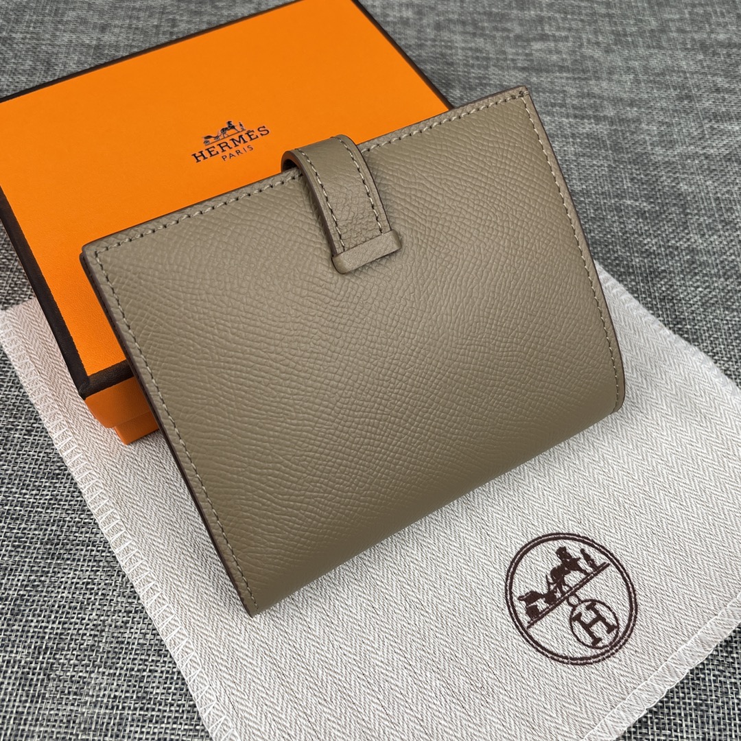 【Hermes 原单 】。 爱马仕新款纯色皮革口袋竖款钱包 💋专柜对版复刻,原版五金,内有原厂代工码 💋手感柔软🎉油 【Hermes 原单 】。 爱马仕新款纯色皮革口袋竖款钱包 💋专柜对版复刻,原版五金,内有原厂代工码 💋手感柔软🎉油
