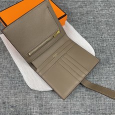 【Hermes 原单 】。 爱马仕新款纯色皮革口袋竖款钱包 💋专柜对版复刻,原版五金,内有原厂代工码 💋手感柔软🎉油 【Hermes 原单 】。 爱马仕新款纯色皮革口袋竖款钱包 💋专柜对版复刻,原版五金,内有原厂代工码 💋手感柔软🎉油