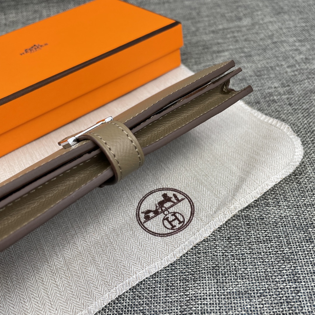 Hermes •原单。 Empson手掌纹 爱马仕女士新款纯色皮革内拉链口袋竖款钱包 💋专柜对版复刻 💋手感柔软,油边 Hermes •原单。 Empson手掌纹 爱马仕女士新款纯色皮革内拉链口袋竖款钱包 💋专柜对版复刻 💋手感柔软,油边