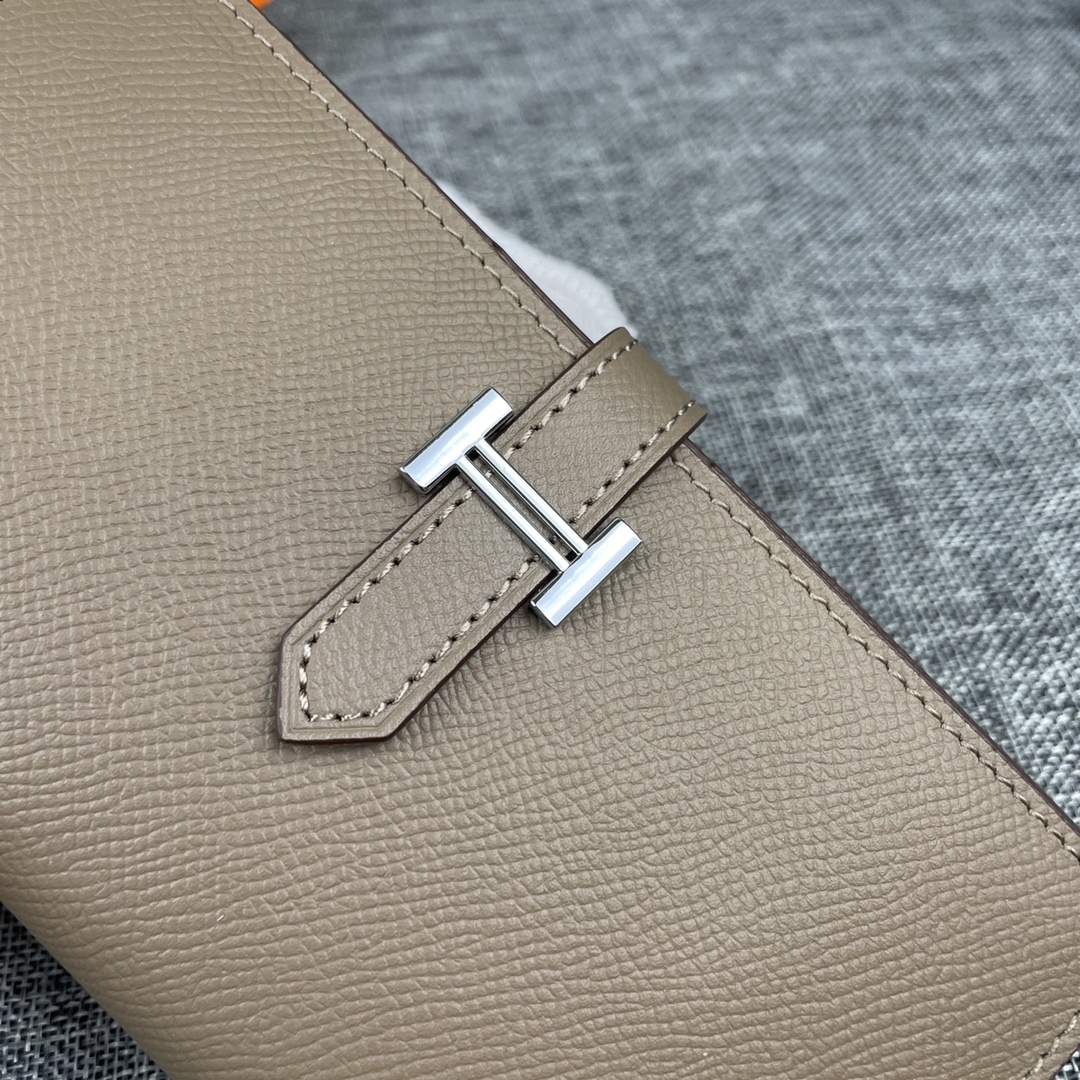 Hermes •原单。 Empson手掌纹 爱马仕女士新款纯色皮革内拉链口袋竖款钱包 💋专柜对版复刻 💋手感柔软,油边 Hermes •原单。 Empson手掌纹 爱马仕女士新款纯色皮革内拉链口袋竖款钱包 💋专柜对版复刻 💋手感柔软,油边