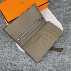 Hermes •原单。 Empson手掌纹 爱马仕女士新款纯色皮革内拉链口袋竖款钱包 💋专柜对版复刻 💋手感柔软,油边 Hermes •原单。 Empson手掌纹 爱马仕女士新款纯色皮革内拉链口袋竖款钱包 💋专柜对版复刻 💋手感柔软,油边