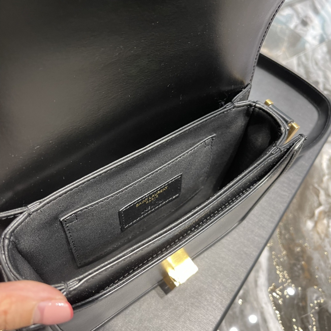 黑色金扣_19cm必火爆款还没上市就攻陷了整个时尚圈怀旧左岸灵感来自巴黎左岸街名RueDeSolferi