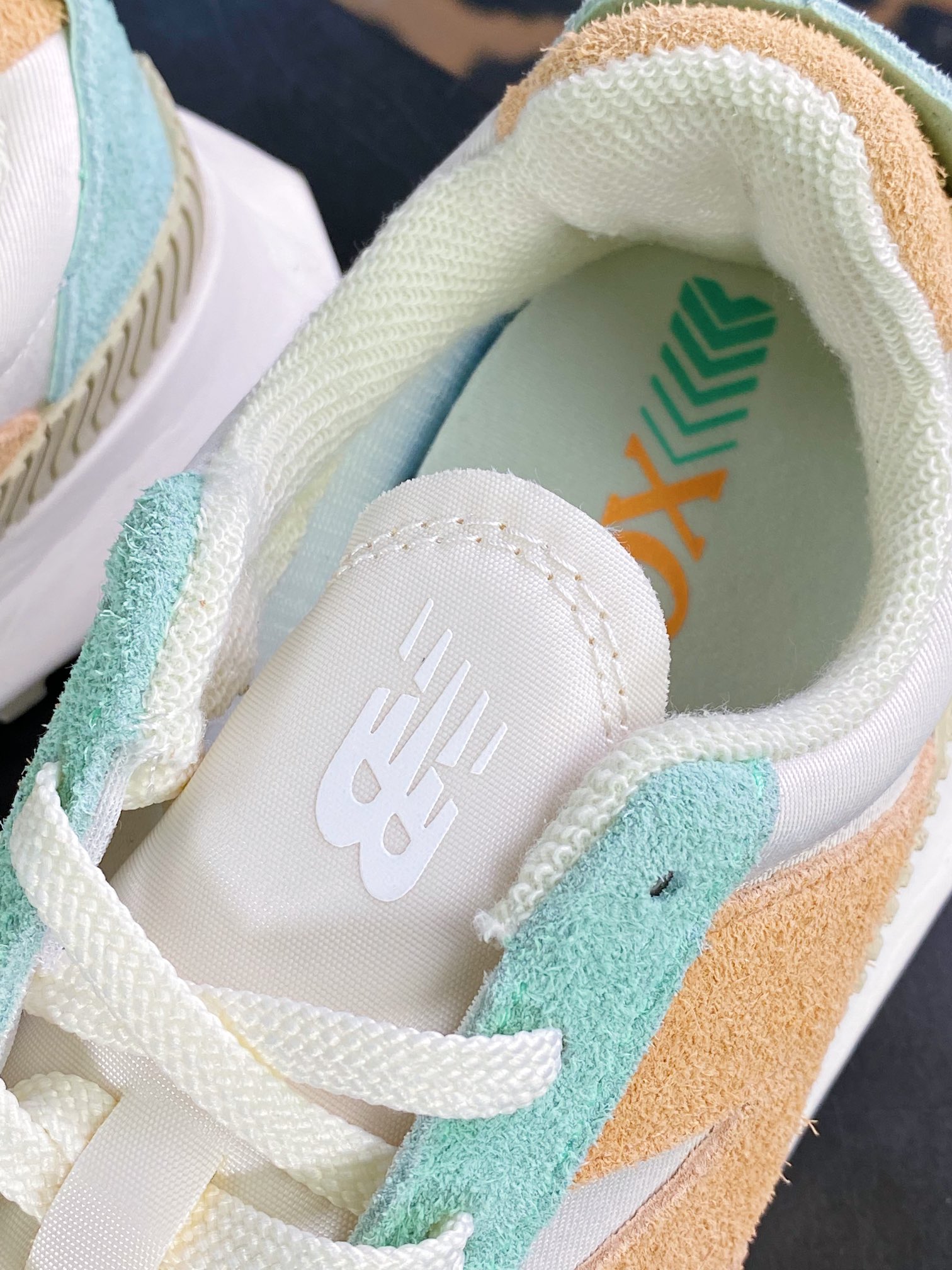 XC72 series low-top high-end retro old-fashioned leisure sports jogging shoes ”flip mint green rice white orange” UXC72TC