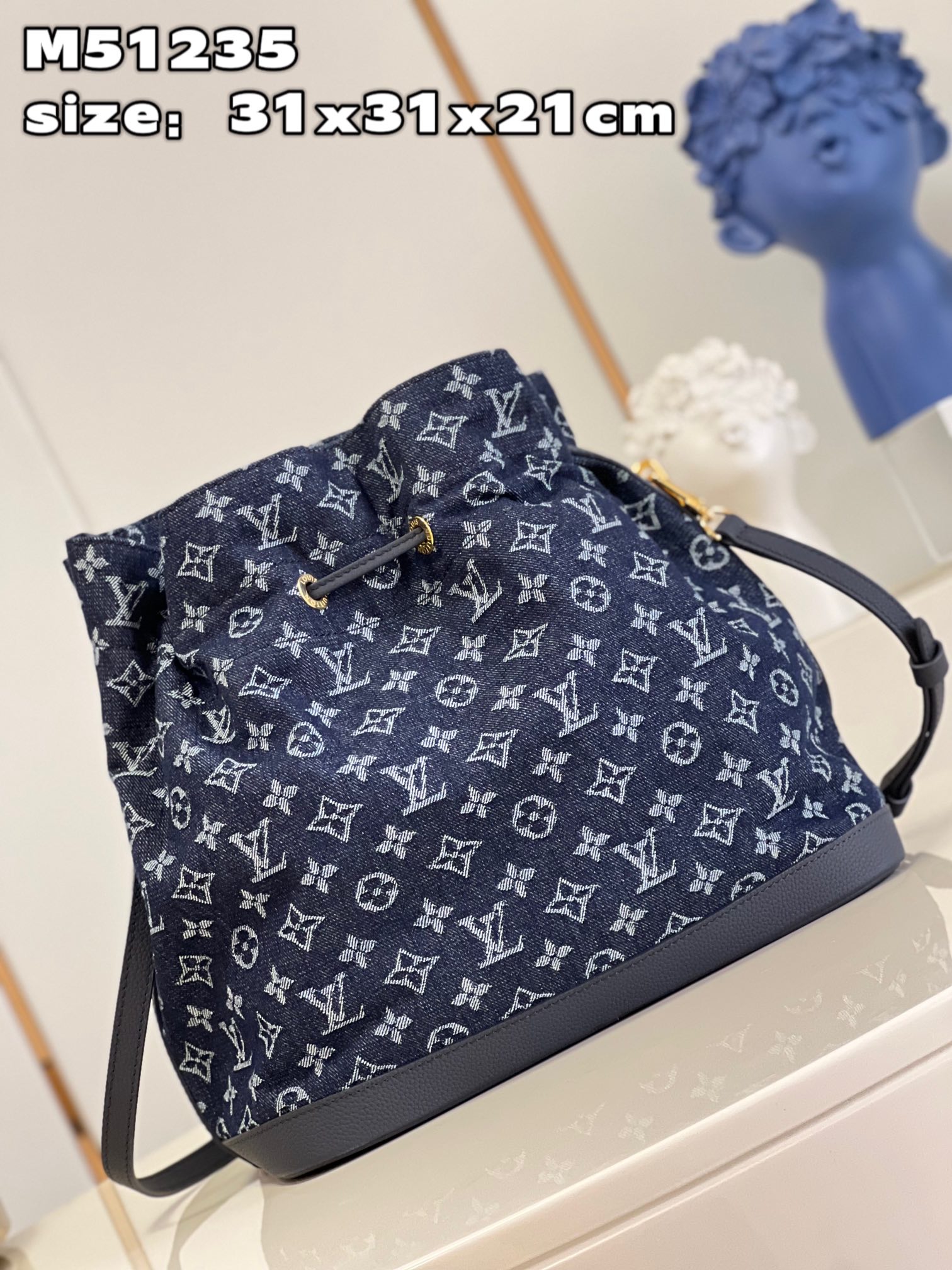 顶级【独家实拍 M51235 】LV路易威登丹宁拼皮水桶包,日本限定款,抽绳款大福袋,手提斜挎都适合的轻便包款 size:31x31x21 5